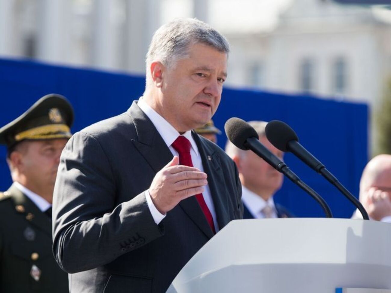 Порошенко рассказал о планах изменить Конституцию