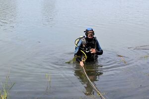 Водолазы подняли автомобиль с телом погибшего мужчины на берег