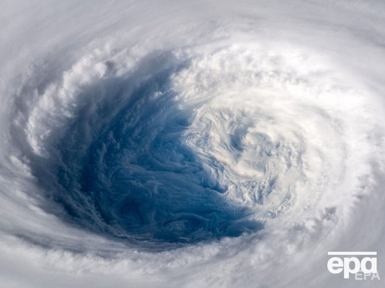 Тайфун "Трами" из космоса