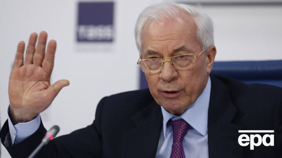 Азаров покинув Україну 2014 року