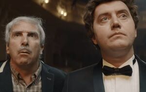 Головні герої ролика – актори провінційного театру