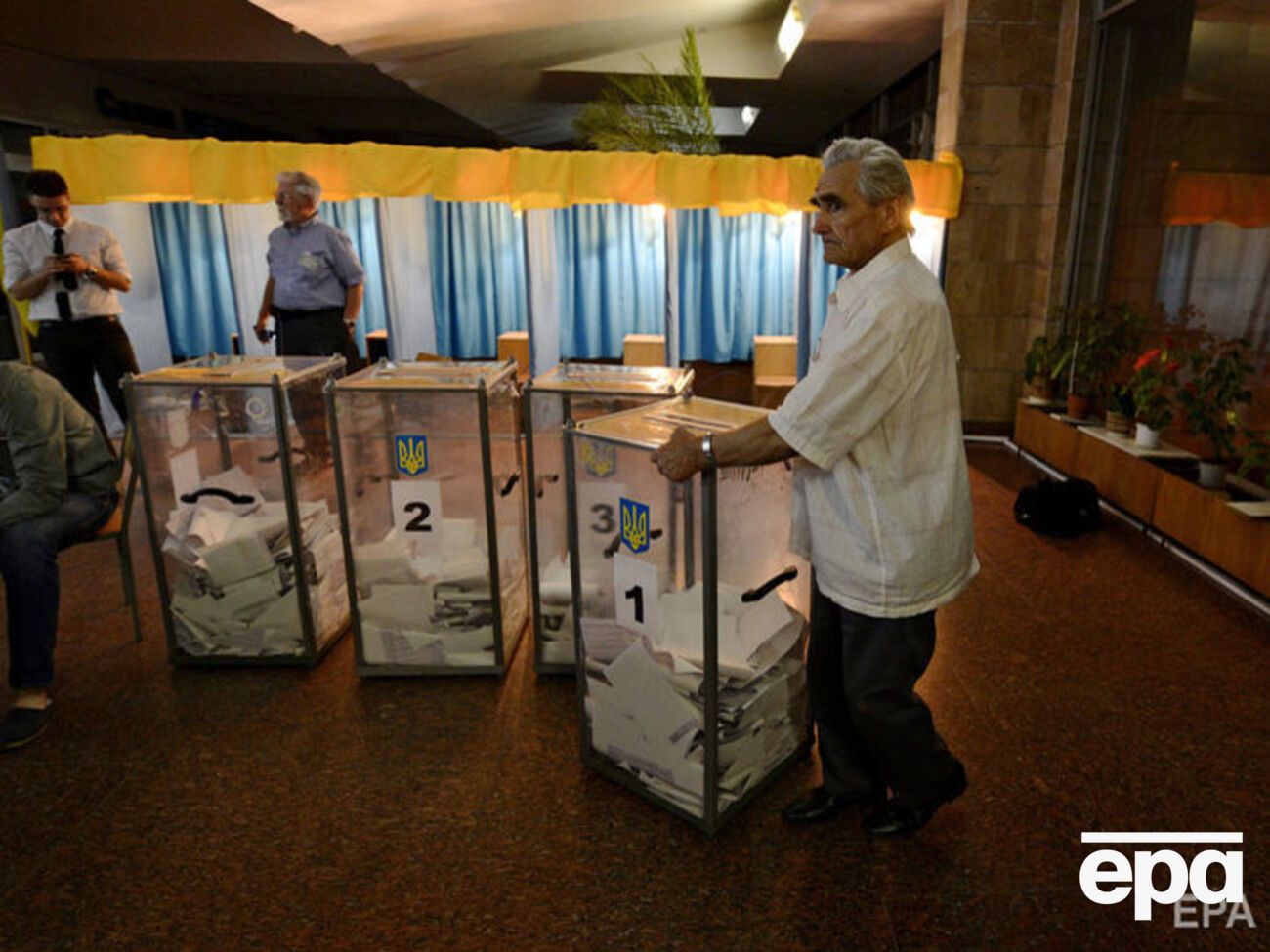 У партійному рейтингу лідирує "Батьківщина"