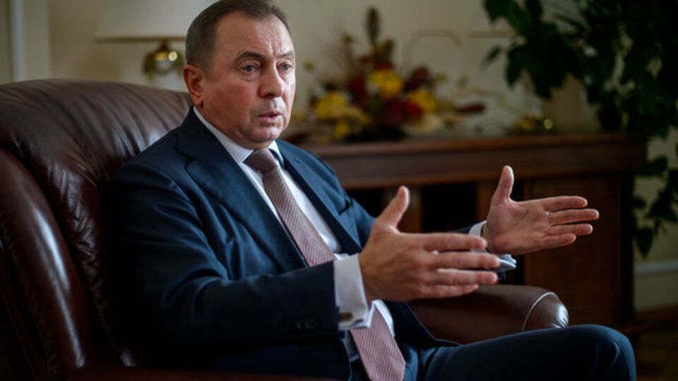 Макей: Мы считаем, что если нам было предложено сыграть роль площадки для переговоров, то мы должны придерживаться нейтральной позиции по отношению ко всем участникам