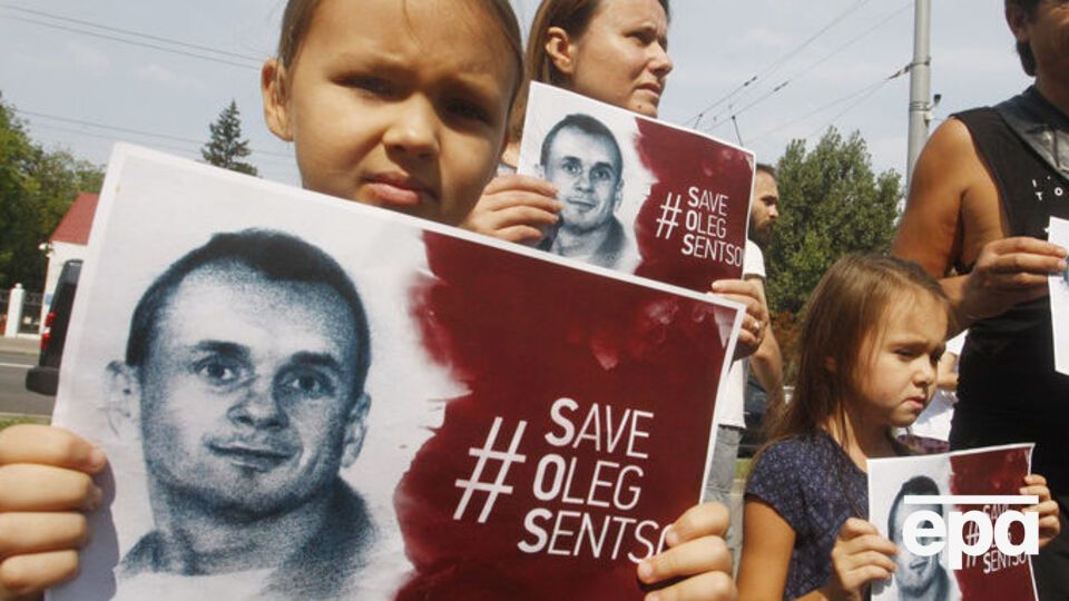 14 травня Сенцов оголосив безстрокове голодування із вимогою звільнити 64 українських політв'язнів