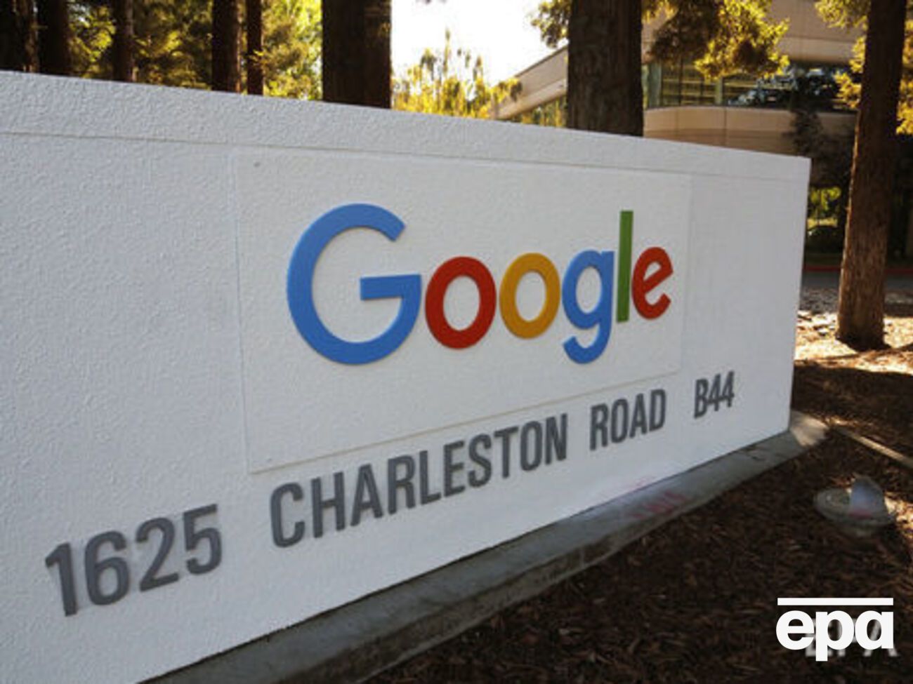 О возможных нарушениях законодательства со стороны компании Google прокуратуру РФ проинформировал Роскомнадзор
