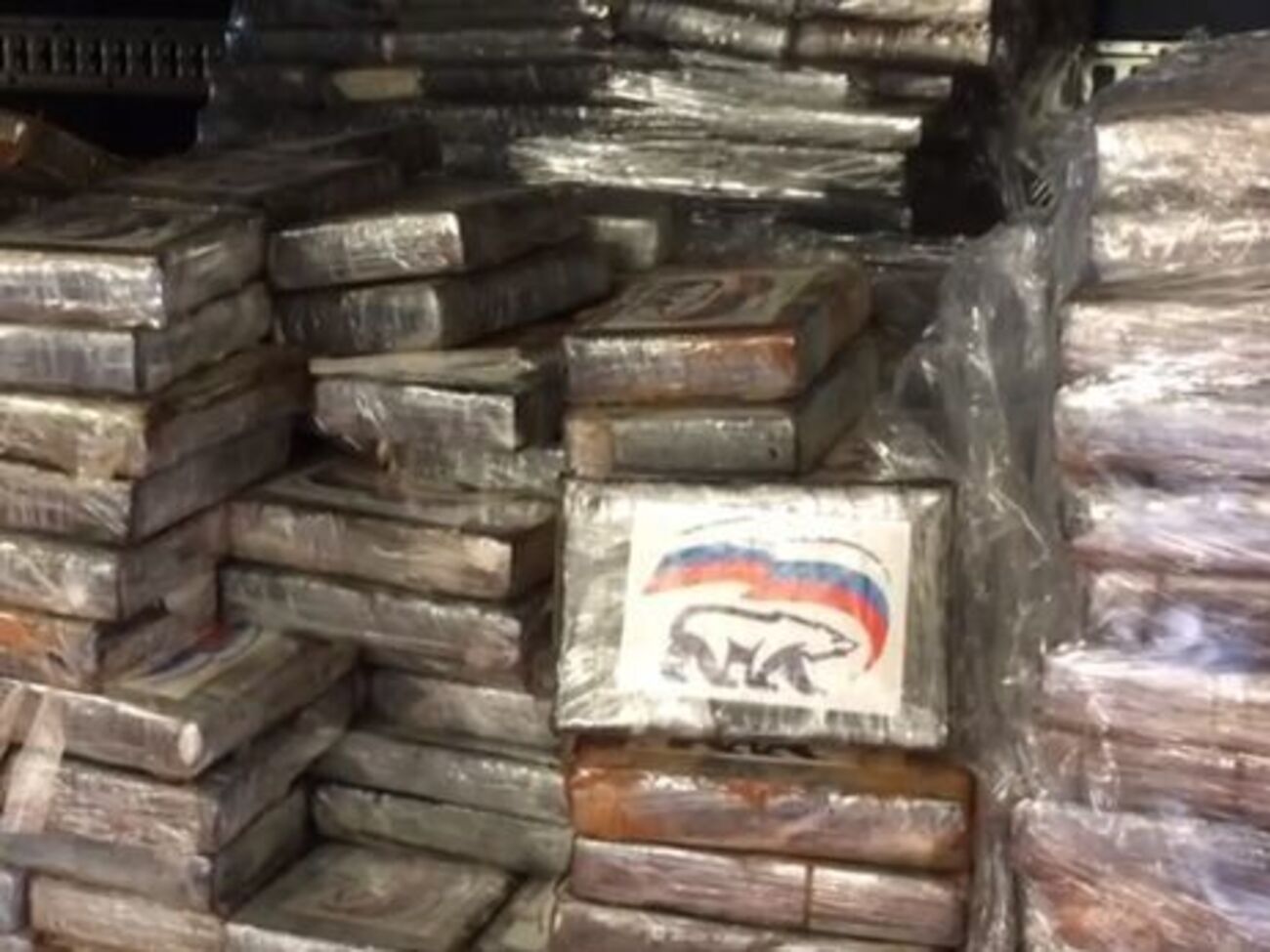 В ЦИК РФ считают, что изображения на пачках кокаина не идентичны символике "Единой России"