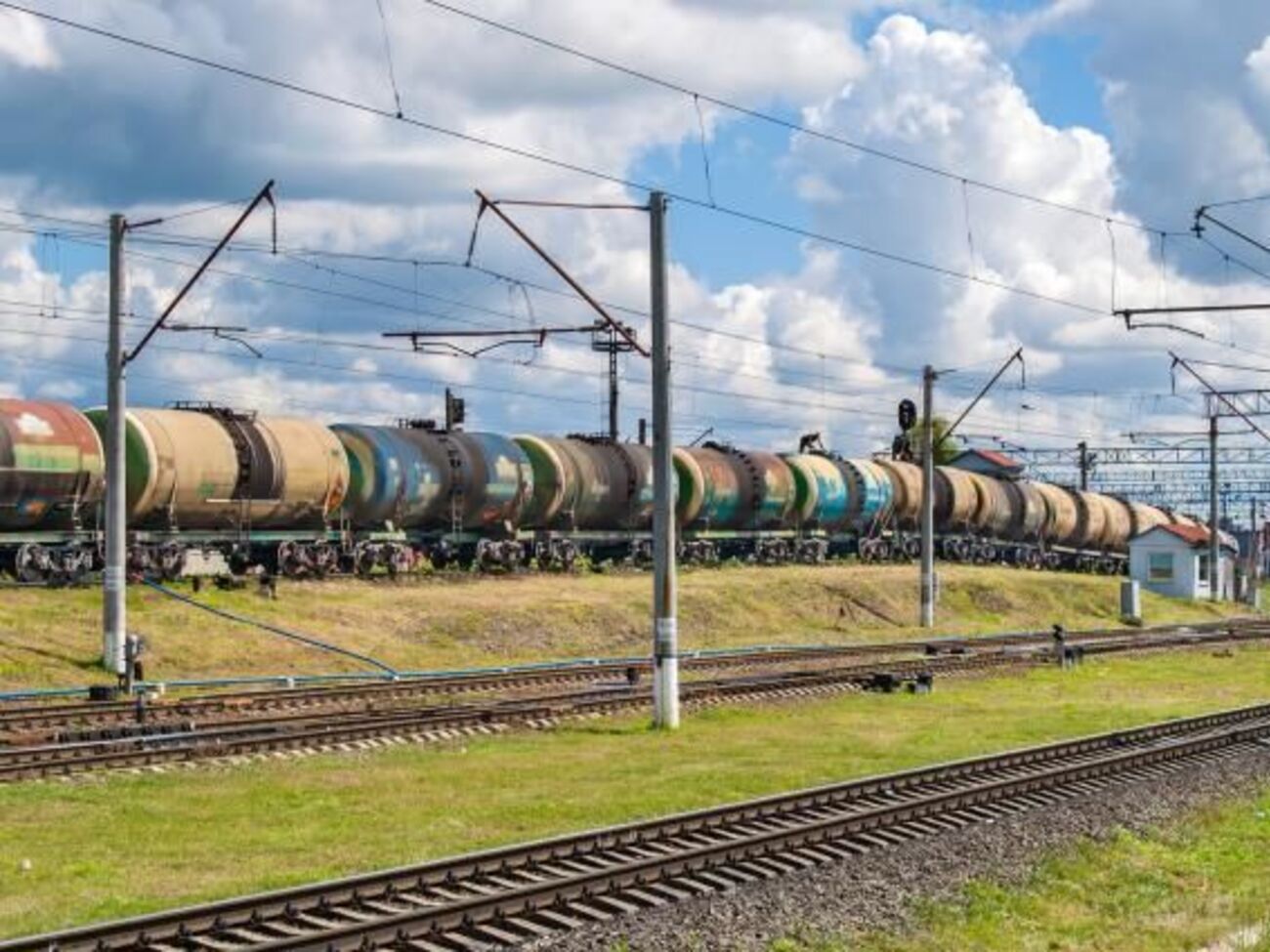 В Украине регулярно эксплуатируют 6800 железнодорожных цистерн для перевозки светлых нефтепродуктов