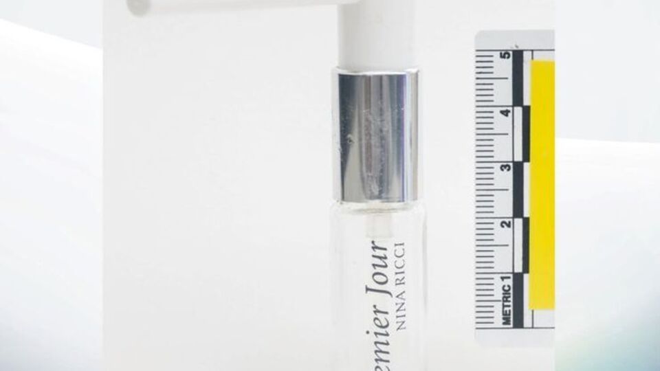 "Новичок" хранили во флаконе от духов