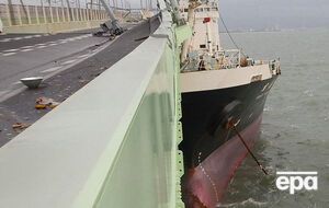 Танкер врезался в мост, соединяющий международный аэропорт Кансай с островом Хонсю