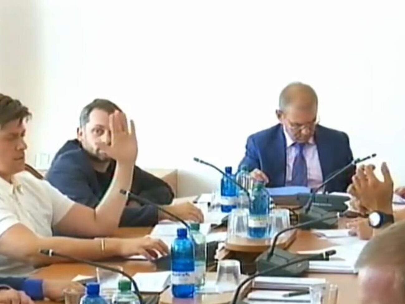 Комитет единогласно поддержал инициативу о воинском приветствии "Слава Украине!"