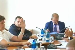 Комитет единогласно поддержал инициативу о воинском приветствии "Слава Украине!"