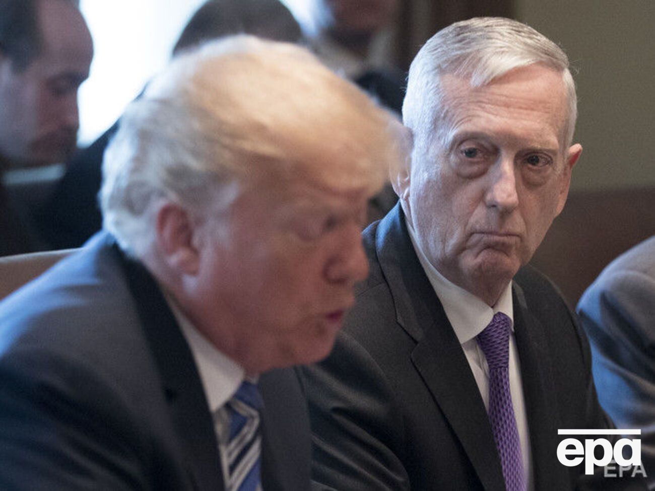 По утверждению автора книги, Мэттис (справа) заявил, что познания Трампа в международной политике &ndash; на уровне ученика средней школы