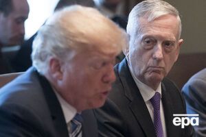 По утверждению автора книги, Мэттис (справа) заявил, что познания Трампа в международной политике – на уровне ученика средней школы