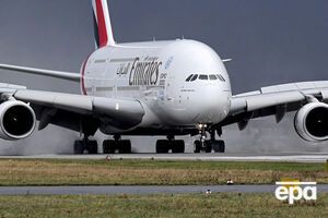 Пасажирів Airbus, який прибув із Дубая, не випускають у термінал