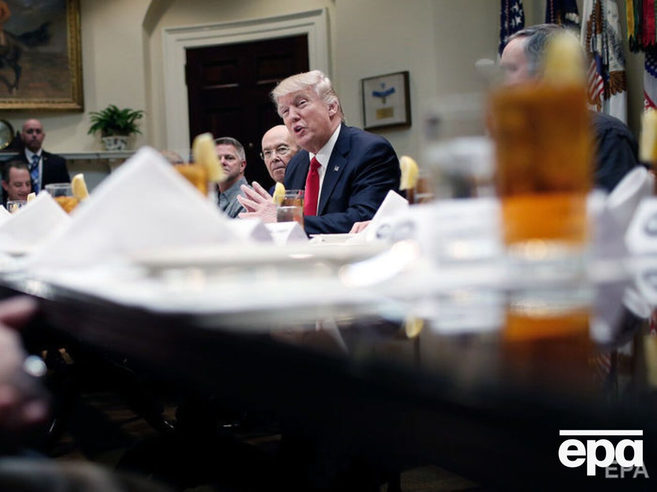 Анонимный чиновник заявил о сопротивлении внутри администрации Трампа