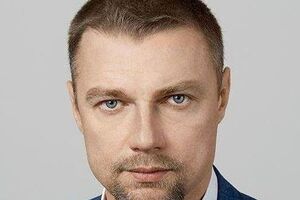 Віталій Купрій: По два контейнери ставляться на 10 платформ та отримується знижка на перевезення. Останні платформи йдуть порожніми