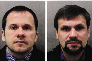 Петров (ліворуч) і Боширов, за даними Великобританії, є співробітниками ГРУ