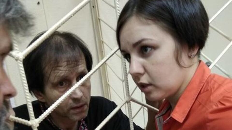Дінзе (праворуч) говорить, що в СІЗО Балуха називали "кінченим хохлом" і "правосеком"