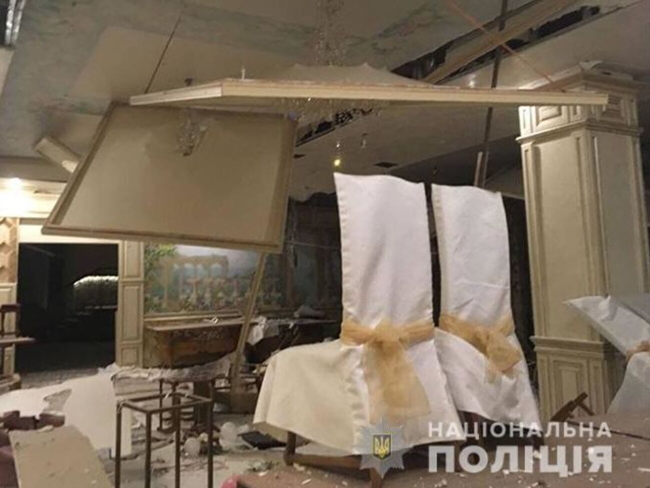 В результате взрыва пострадал зал ресторана