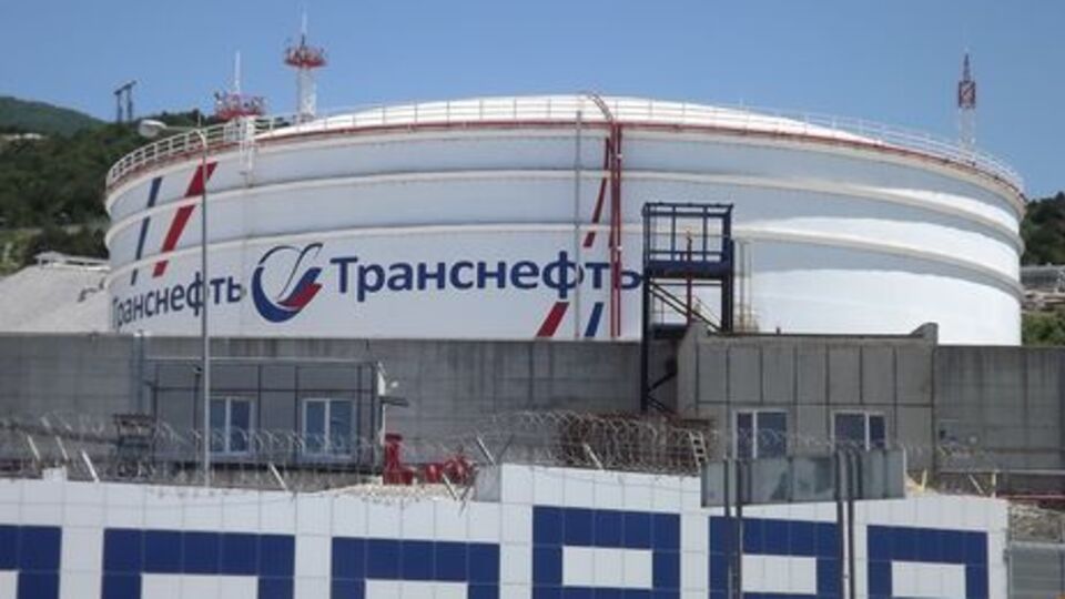 В 2015 году "Транснефть" заявила о продаже "Прикарпатзахідтрансу" швейцарской компании, которую связывают с окружением Медведчука
