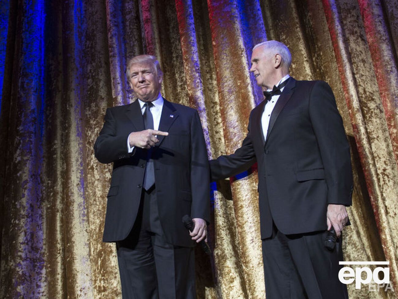 В США обсуждают, мог ли Пенс критиковать Трампа в газете