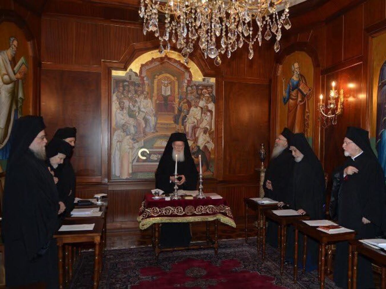 У Київському патріархаті зазначили, що для світської аудиторії функції екзарха у цьому разі може бути порівняно з функціями надзвичайного і повноважного посла