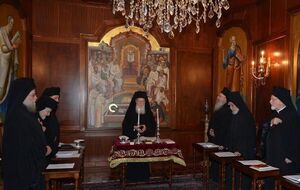 У Київському патріархаті зазначили, що для світської аудиторії функції екзарха у цьому разі може бути порівняно з функціями надзвичайного і повноважного посла