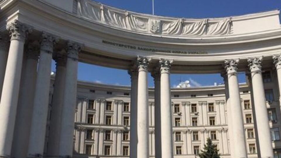 В МИД Украины подчеркнули, что важно не разрывать договор о дружбе с РФ, а не продлевать его