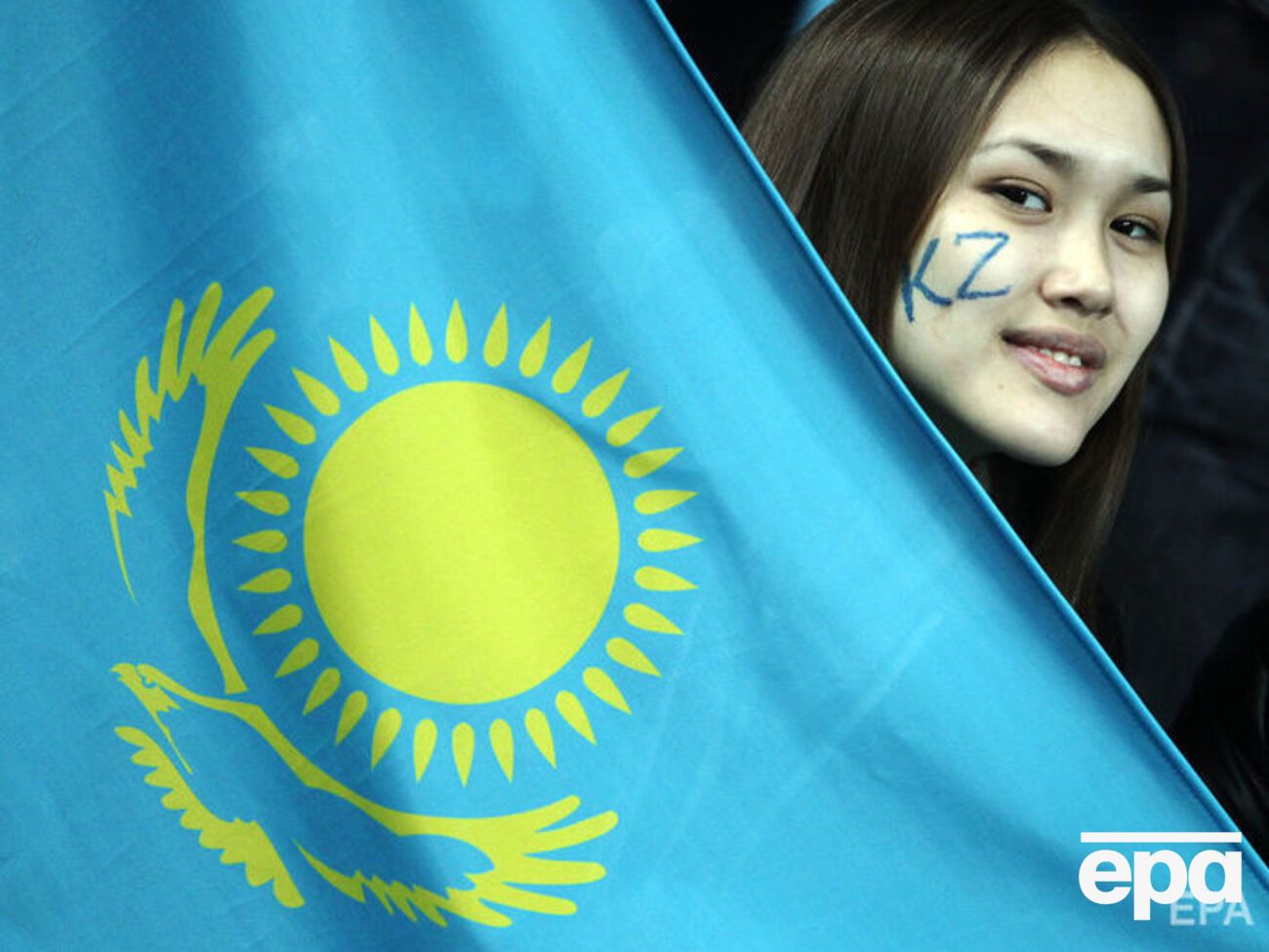 За последний месяц казахский тенге упал больше чем на 10%