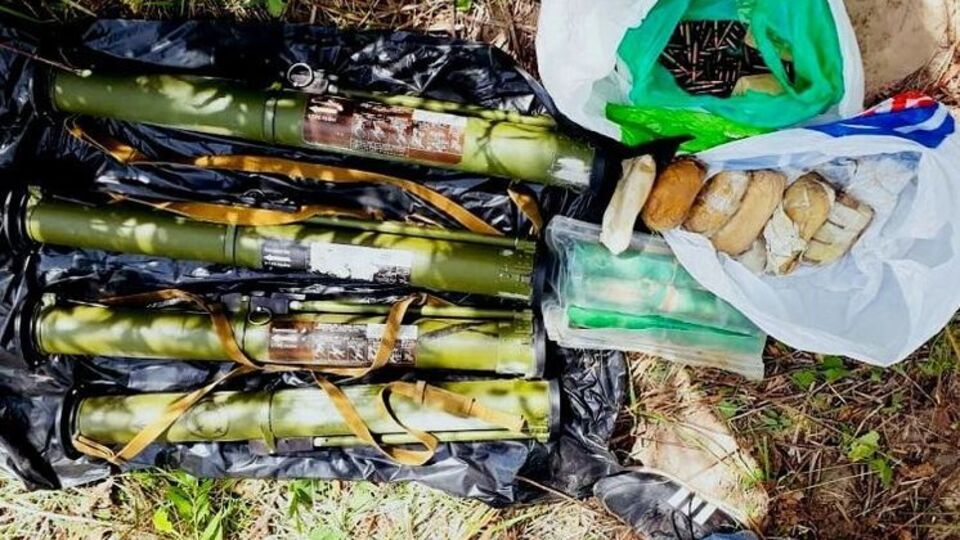 Вилучені предмети слідчі передали на проведення експертизи