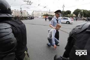 За участь у мітингах по всій Росії було затримано приблизно 300 осіб
