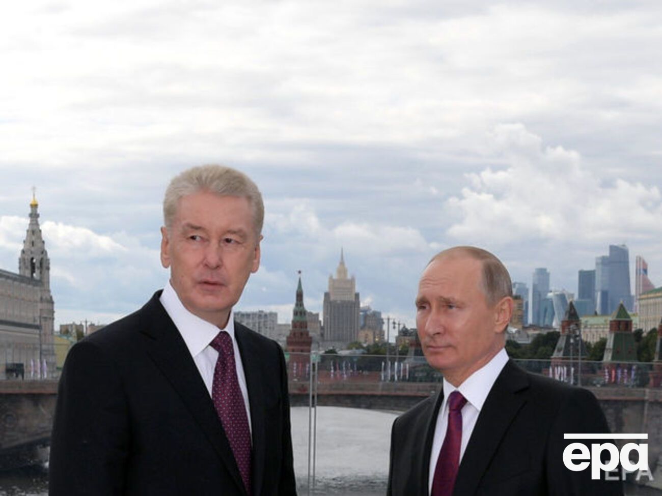 Собянин (слева), по данным экзит-полла, вновь станет мэром Москвы