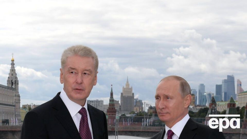 Собянін (ліворуч), за даними екзит-полу, знову стане мером Москви