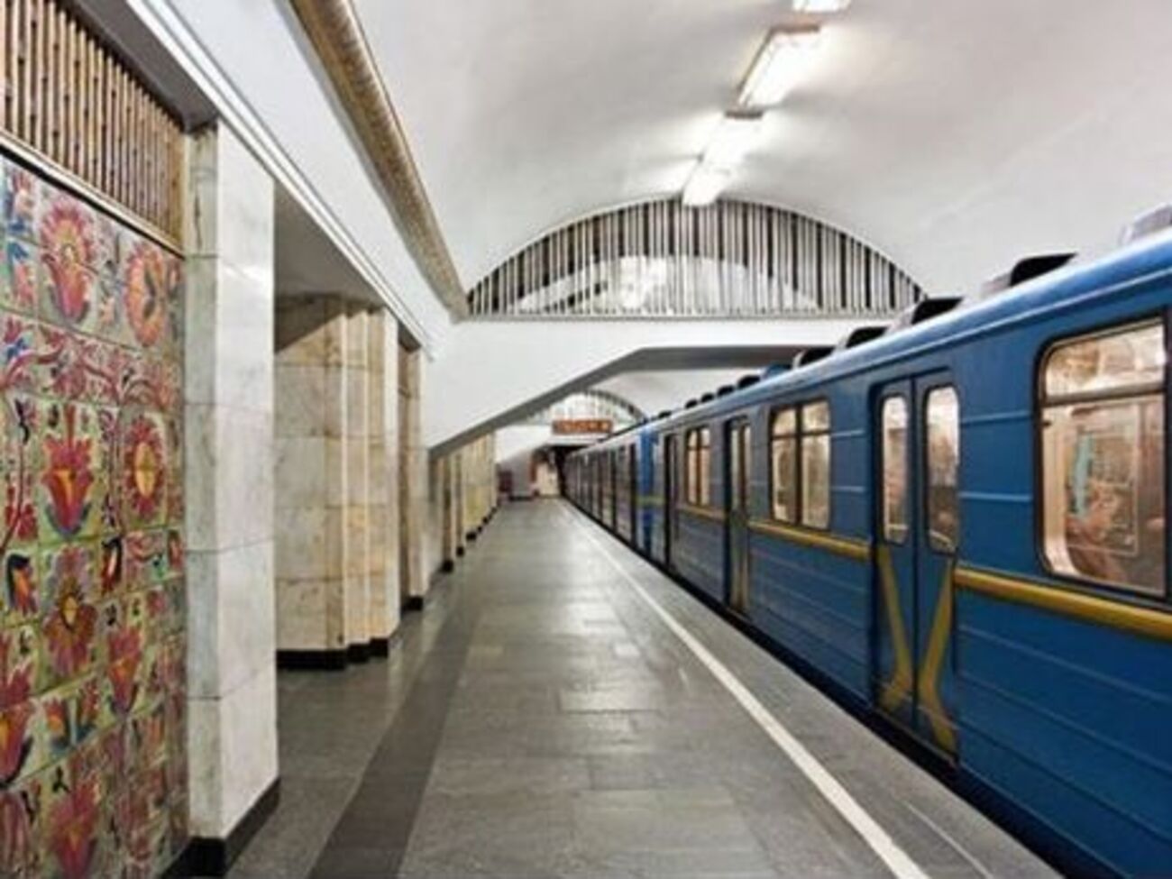 У Києві чоловік хотів скоїти самогубство в метро