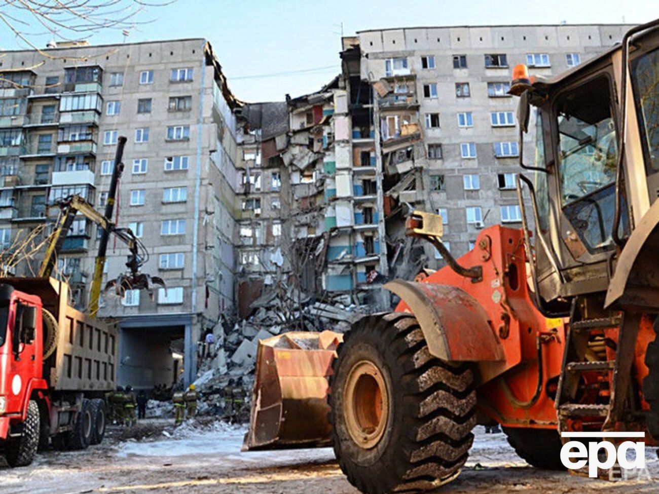 Слідчий комітет РФ вважає, що обвал стався внаслідок вибуху газу