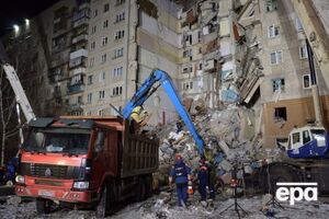 Рятувальники і далі розбирають завали