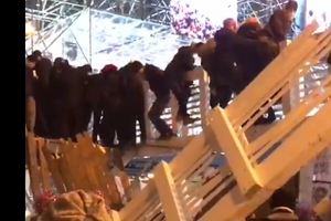 Міст обвалився приблизно опівночі