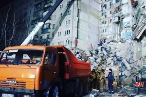 Квартиры одного из подъездов дома в Магнитогорске разрушены сильным взрывом