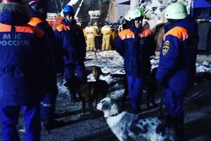 Спасатели достали из-под развалин еще два тела