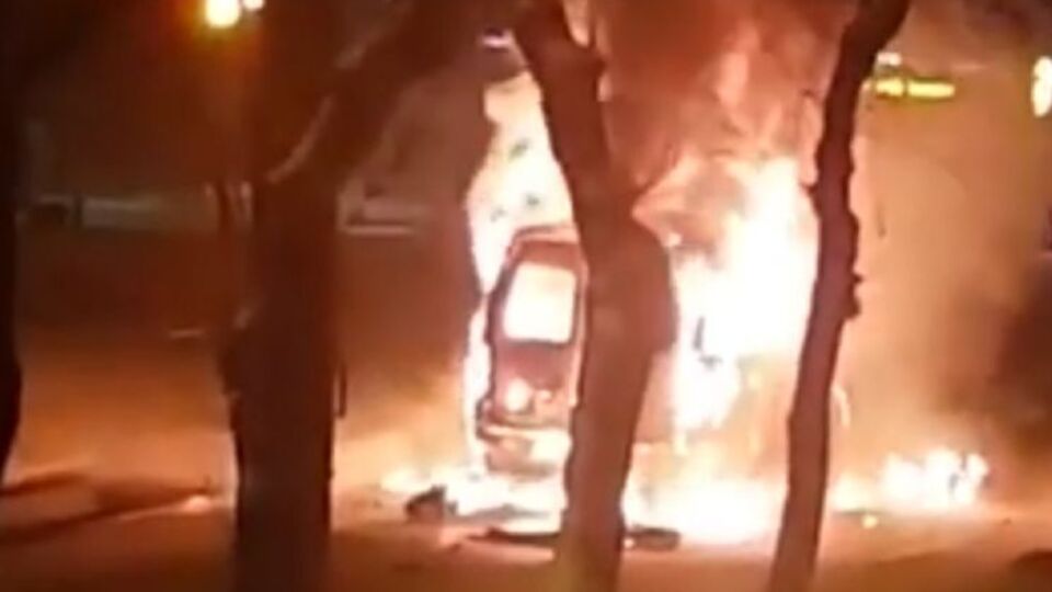 Мікроавтобус згорів