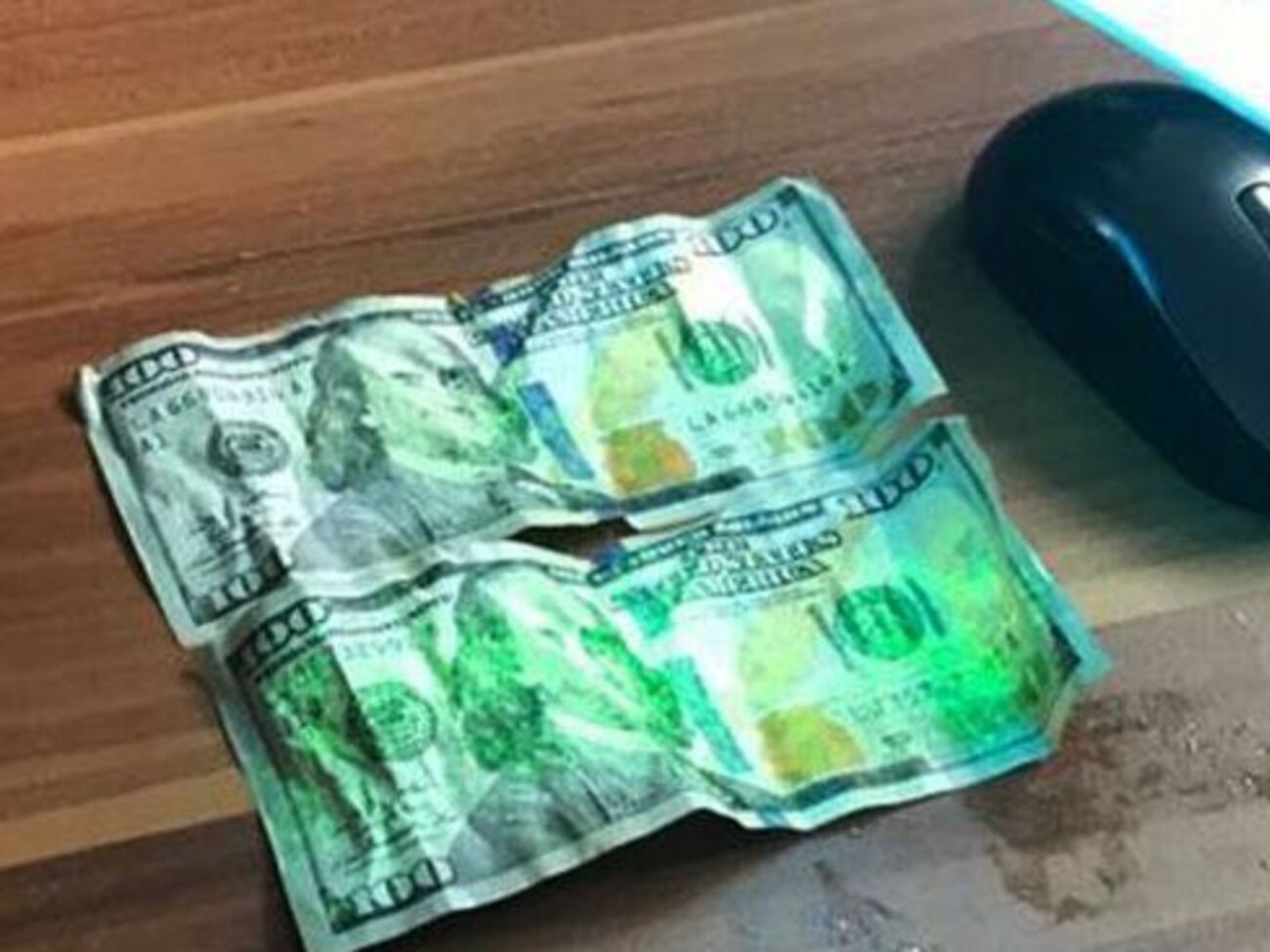 Прикордонник намагався з'їсти гроші