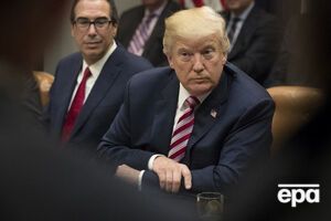 Мнучин (слева) может поехать в Давос вместо Трампа