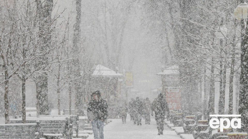 В Україні прогнозують опади у вигляді снігу або дощу