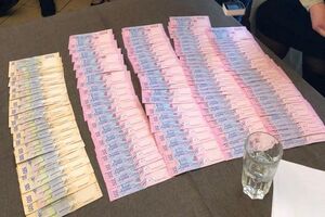 Оперативники СБУ затримали чиновницю в одному з ресторанів Вінниці під час отримання частини хабара в розмірі 30 тис. грн