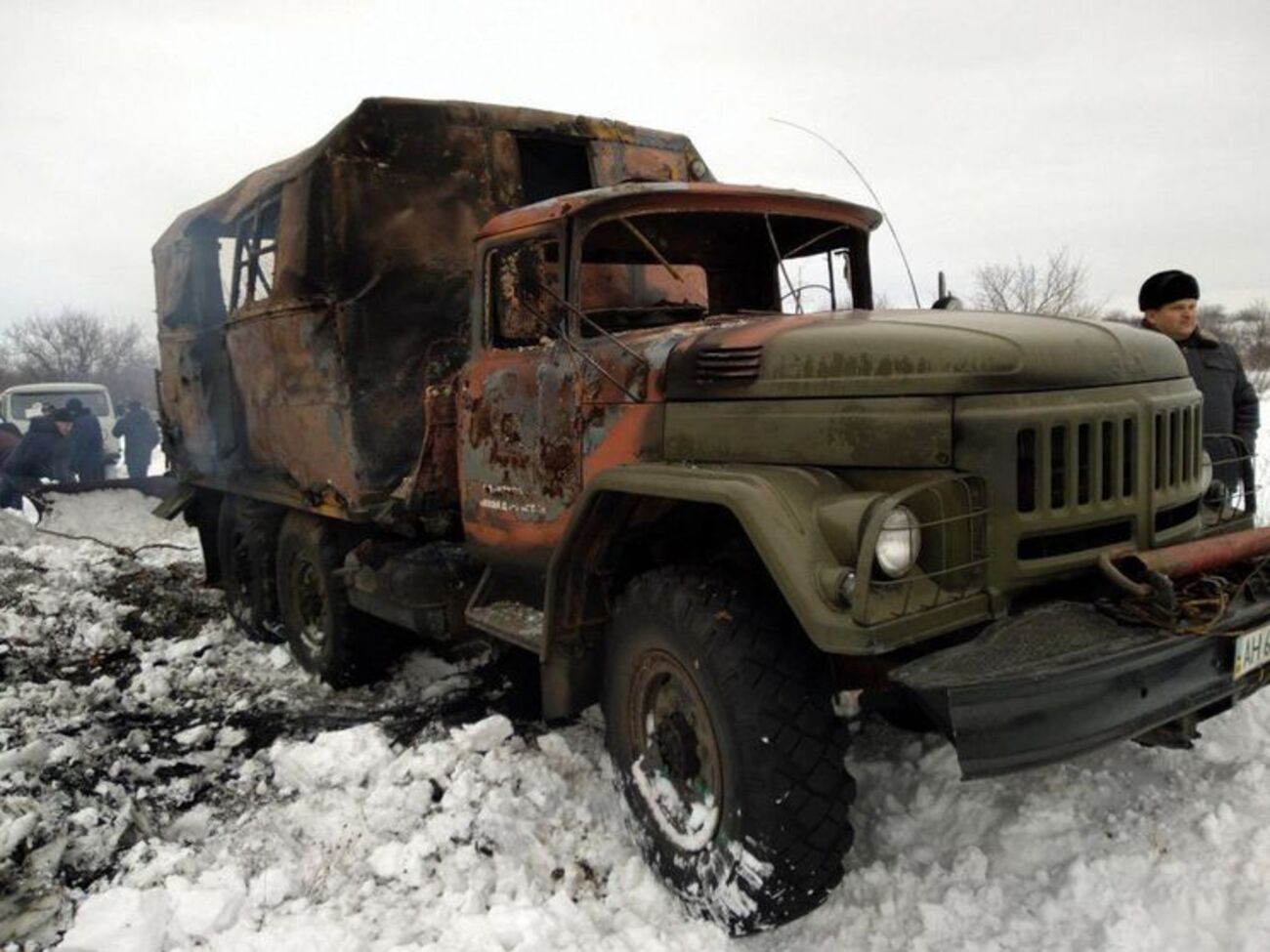 Автомобіль ЗІЛ-131, що згорів унаслідок обстрілу