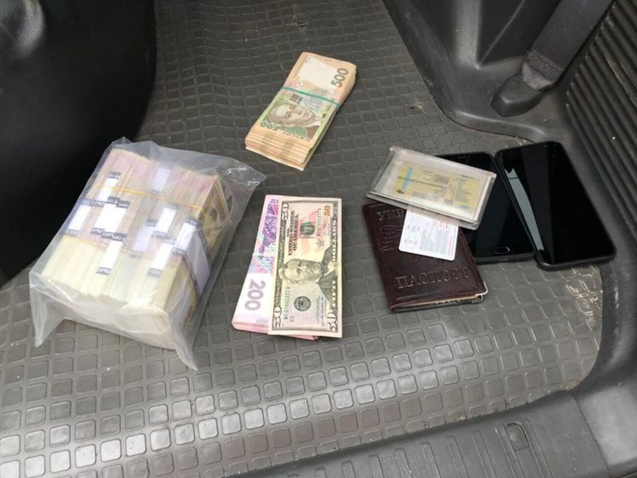 Чиновника затримали на одержанні останньої частини хабара