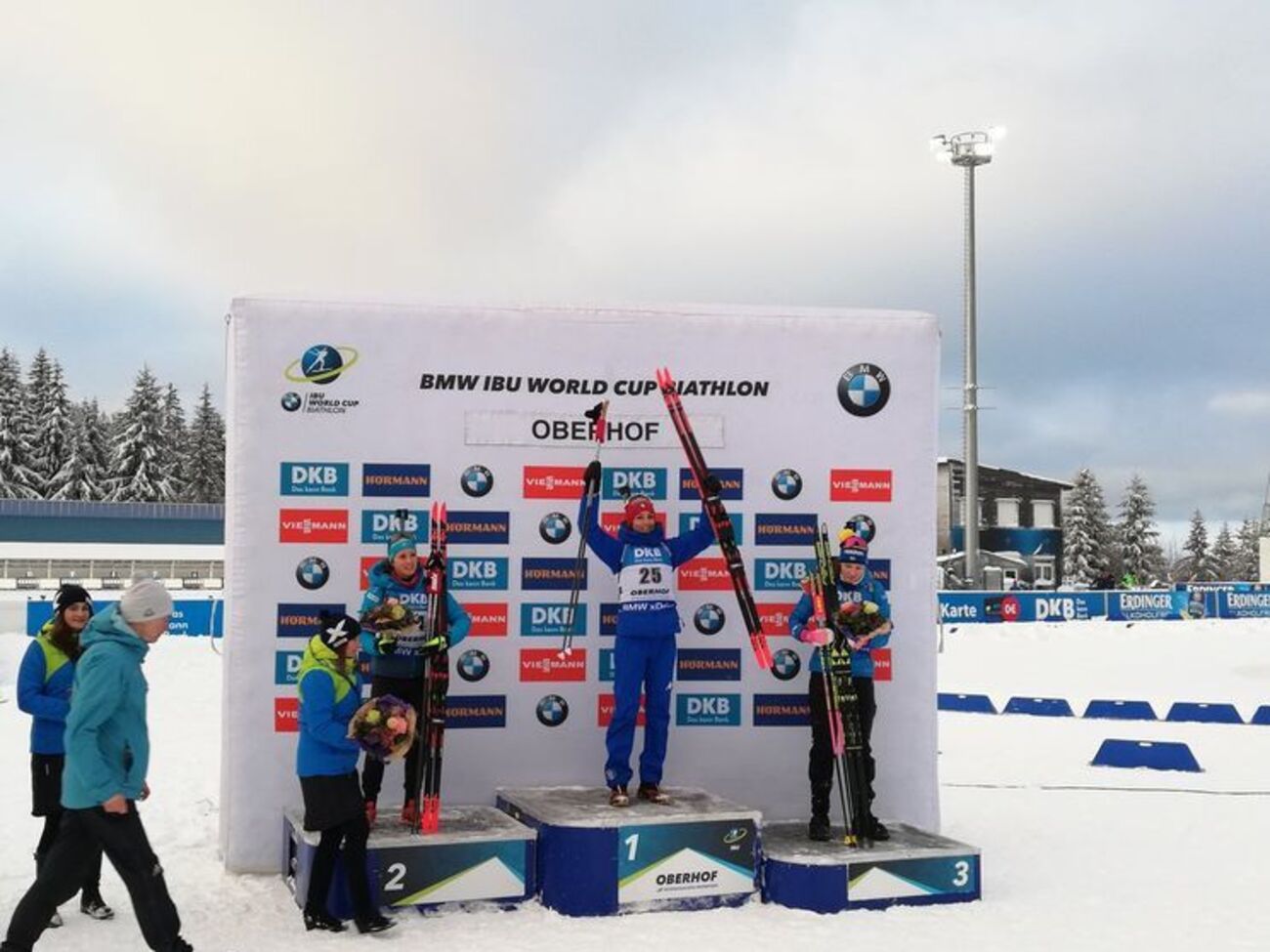 Гонку выиграла представительница Италии Лиза Витоцци (по центру)