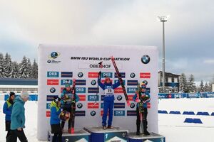 Гонку выиграла представительница Италии Лиза Витоцци (по центру)