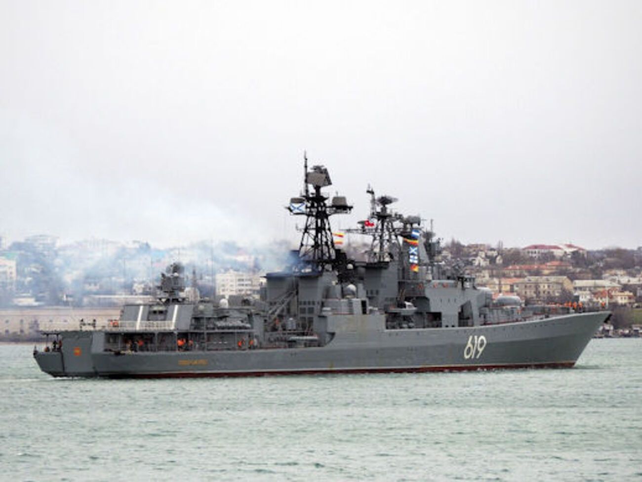 РФ спрямувала в окупований Сімферополь бойовий російський корабель