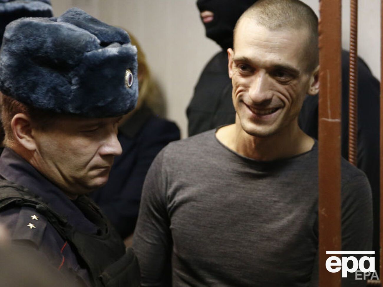 Павленский провел в тюрьме 11 месяцев